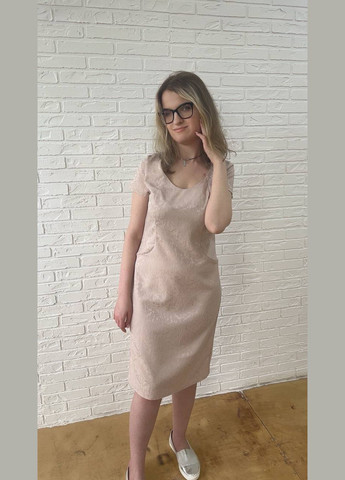 Бежева повсякденний, кежуал бежеве жакардове літнє жіноче плаття-футляр міді з квітковим принтом з візерунком з короткими рукавами сукня-футболка, футляр No Brand з квітковим принтом