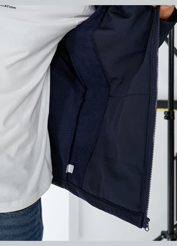Темно-синя демісезонна мужская куртка штормівка, из ткани soft shell капюшоном и подкладкой Tailer