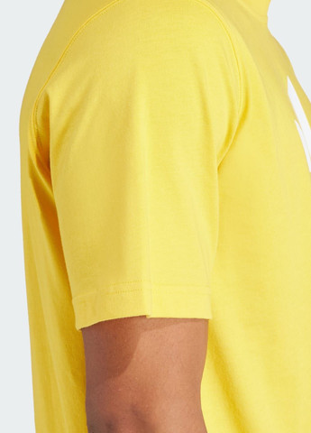 Золотая футболка adicolor trefoil adidas