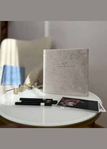 Бежевый велюровый фотоальбом с тиснением "Росток" - до 200 фото 10×15 см Your Magnets (338861573)