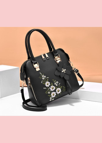 Женская сумка с вышивкой цветами сумочка с брелком черная OEM (322648767)