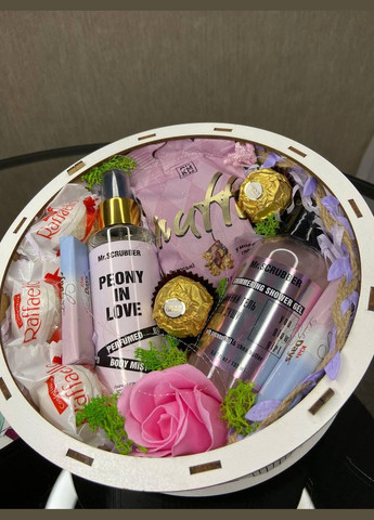 Подарунковий бокс для жінки “Peony Love” 25×9 см — доглядова косметика, солодощі, квіти No Brand (340489892)