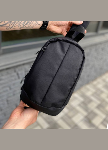 Мужская вместительная нагрудная сумка слинг черная Панцирь No Brand (292312875)