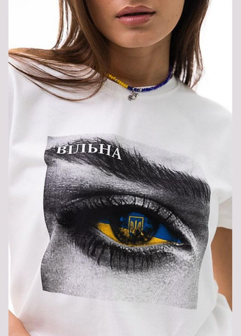 Комбинированная всесезон футболка женская с украинским принтом "свободная" молочная mkar46580-2 Modna KAZKA