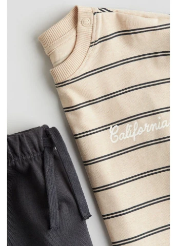 Бежевый демисезонный костюм H&M