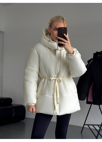 Молочна жіноча об'ємна зимова куртка Osoblyva