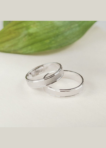 Обручальное кольцо серебряное с красивым объемным краем Каштан (342335457)