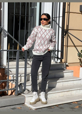 Молочный демисезонный свитер женский с горловиной молочного цвета 30484 No Brand