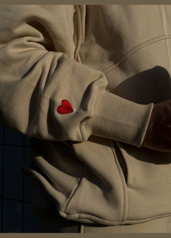 Жіночий костюм з вишивкою серце Liton (294819846)
