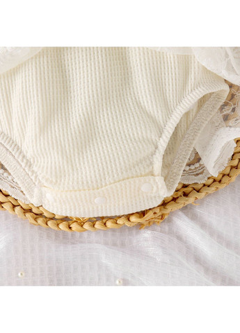 Белый демисезонный платье-боди с кружевной юбочкой, повязкой и гольфами айрис молочный No Brand