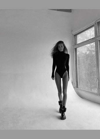 Жіночий базовий боді з відкритою спиною Adelante (316714295)