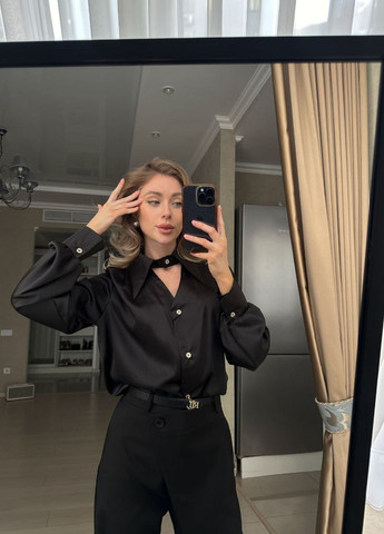 Чорна блуза з вирізом і відкладним комірцем Allthings