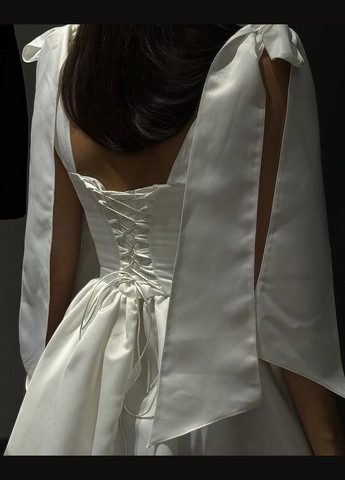 Молочное праздничный, коктейльное, вечернее женское платье со шнуровкой с юбкой-солнце Avanti однотонное