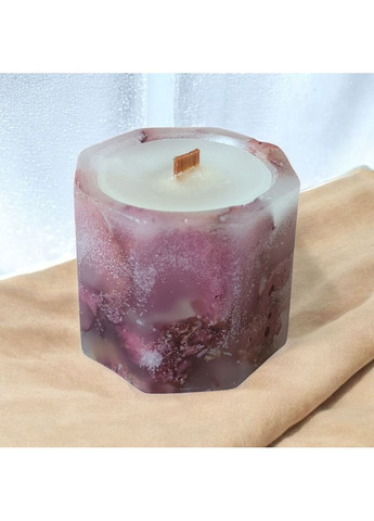 Декоративна свічка ручної роботи восьмикутна свічка з фіолетовими пелюстками троянди з дерев'яним ґнотом 15 годин горіння Handmade Studio - AV (373037455)