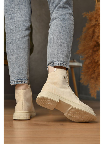 Осенние ботинки женские демисезонные светло-бежевого цвета казаки Let's Shop без декора из искусственной замши