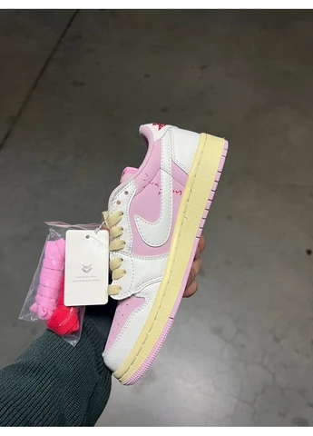 Розовые летние кроссовки nike air jordan 1 low x travis scott shy pink найк аир джордан No Brand