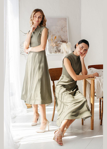 Оливкова (хакі) сукня з льону з високим коміром і приталеним кроєм olive Lana Bryk однотонна