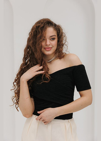 Черная летняя женская футболка с открытыми плечами и драпировкой Arjen