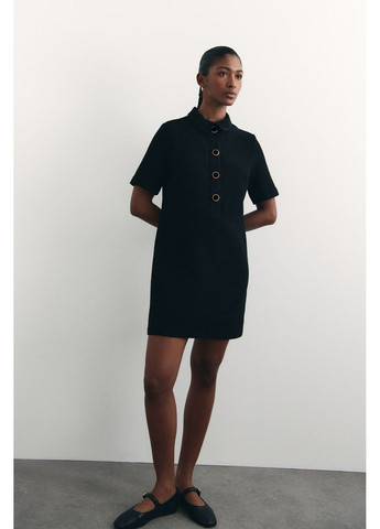 Черное платье из ткани букле H&M однотонное