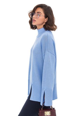Голубой женский вязанный свитер с разрезами на рукавах и полке SVTR