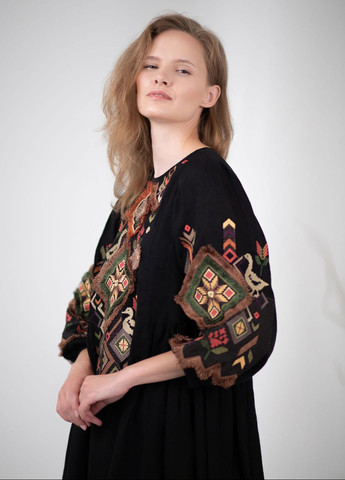 Чорна вишита сукня жіноча 356-25/00 Edelvika льон (350906313)