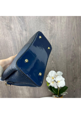 Женская лаковая сумочка Кенгуру рептилия из экокожи цилиндрическая серого цвета ProDobro (363135812)