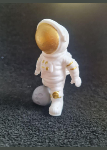 Статуэтка Астронавт. Фигурка для интерьера. Космонавт с луной Декор Астронавт No Brand (372083553)
