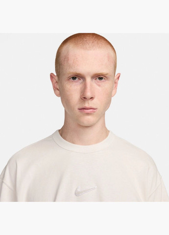 Бежевая мужская футболка m nsw tee prem essntl open beige fv7726-030 Nike