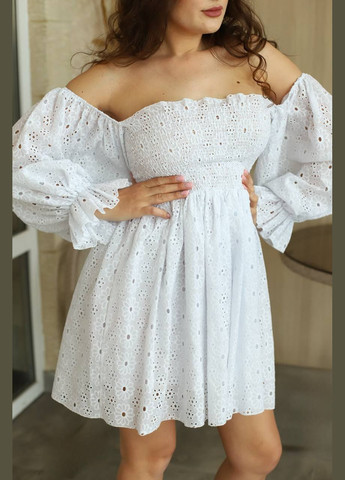 Белое кэжуал изысканное летнее платье с длинным рукавом с открытыми плечами Adelante однотонное