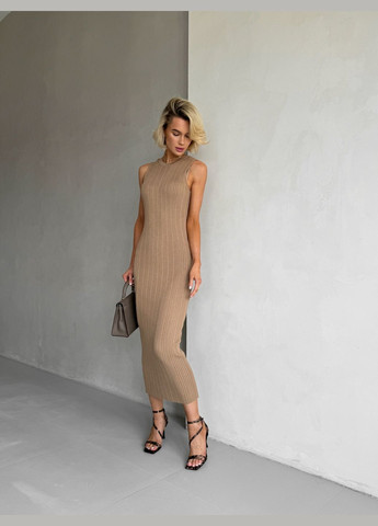 Темно-бежева сукня в'язана Larionoff однотонна