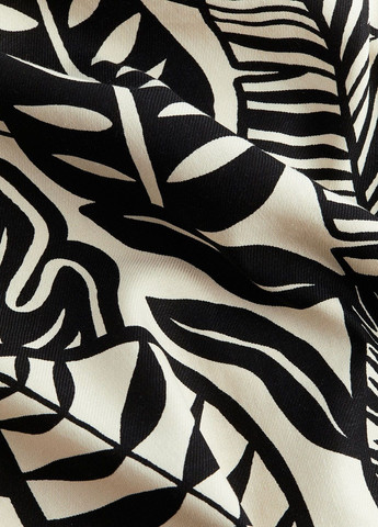 Молочна ділова сукня H&M з абстрактним візерунком