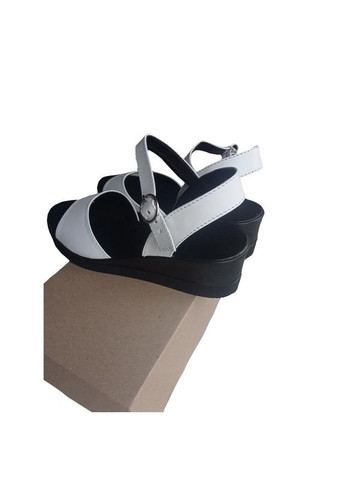 Белые босоножки женские кожаные Mermaid с ремешком