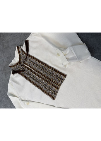 Біла лляна вишиванка для хлопчика з коричневим орнаментом візерунок геометричний льон (349454604)