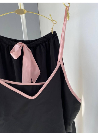 Чорна жіноча шовкова піжама чорна з рожевими вставками / піжама жіноча сатинова чорна на бретелях з бантом / комплект для сну No Brand