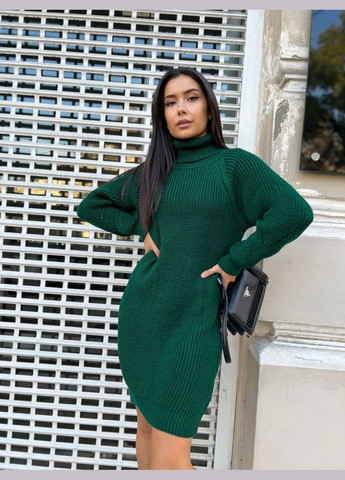 Зеленое вязаное платье со стойкой Fashion