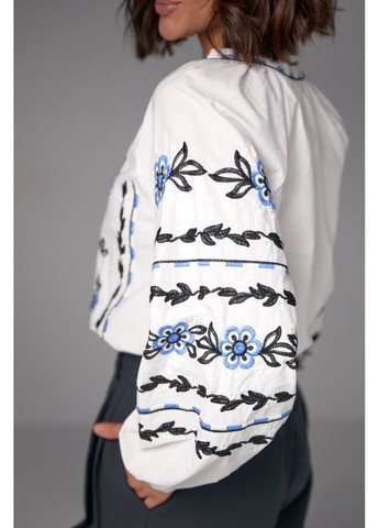 Белая цветная белая блуза вышиванка, украинская вышиванка, этно рубашка с цветочной вышивкой, вышиванка с голубыми цветами узор цветочный свободная, прямой хлопок, полиэстер (349768114)