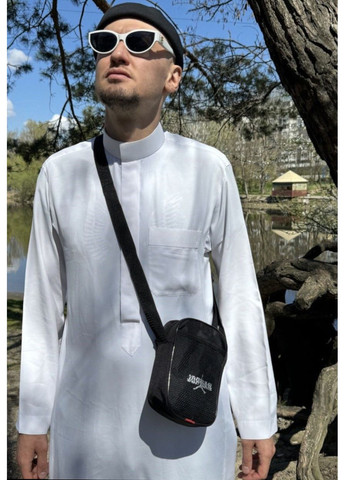 Барсетка в чёрном цвете - надёжный аксессуар для города No Brand (365762047)