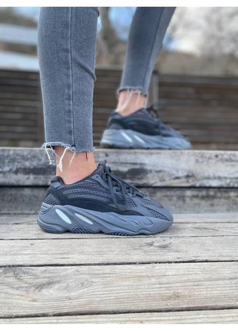 Білі літні кросівки adidas yeezy boost 700 v2 vanta leather black white адідас ізі буст No Brand