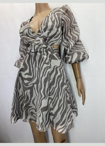 Серое коктейльное платье Asos с абстрактным узором