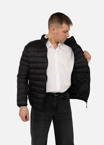 Чорна демісезонна куртка коротка чоловіча колір чорний цб-00266817 EFKS