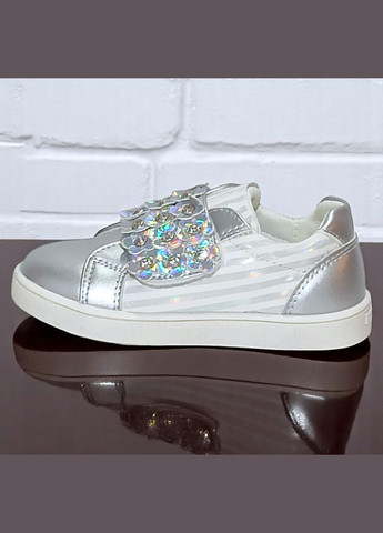 Серебристые демисезонные ортопедические кроссовки на липучках для девочки Сказка