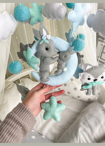 Детский музыкальный мобиль на кроватку для младенцев WooolyWool «Нежность» с 35 мелодиями No Brand (342757824)