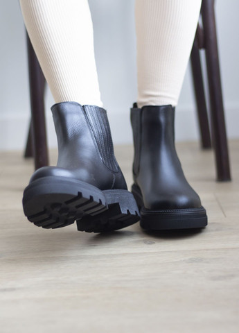 Черные осенние женские осенние ботиночки на резинке из натуральной кожи челси No Brand