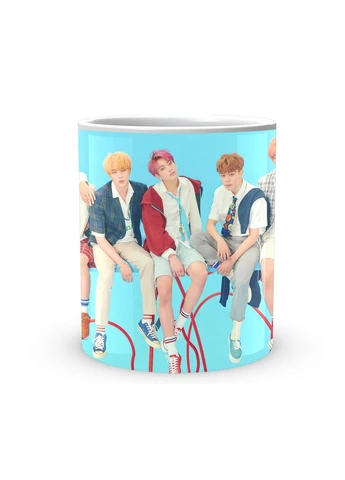 Кружка с принтом Bangtan Boys BTS Ярко-голубой фон Турники CP 04.473.948 Керамическая кружка 0,33 GeekLand (378967757)