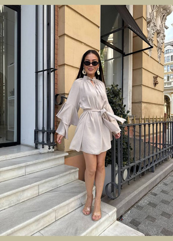 Бежевое кэжуал платье мини свободного кроя с воланами на рукавах MonCher