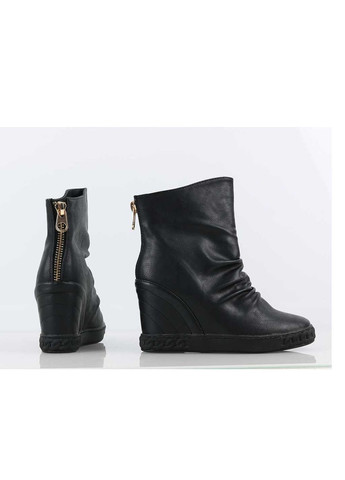 Черные демисезонная ботильоны женские черные демисезонные на танкетке No Brand Ботильони жіночі демісезонні