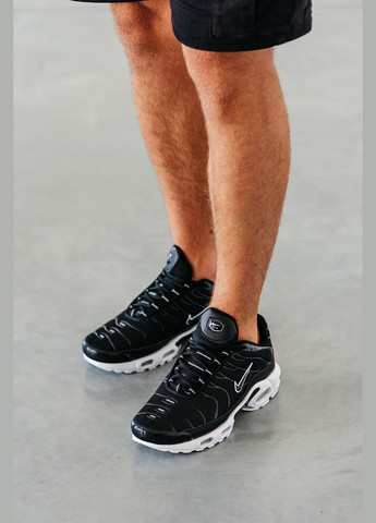 Черные демисезонные кроссовки мужские и женские nike air max tn plus black | найк аир макс тн плюс черные No Brand