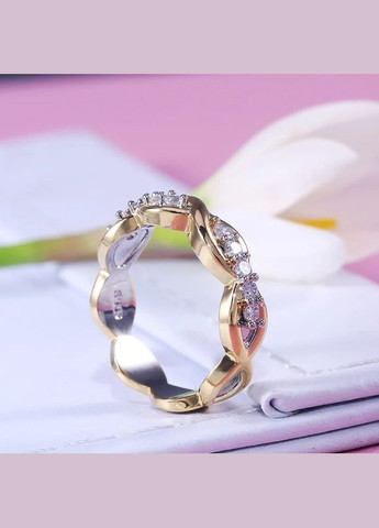 Кольцо женское медицинское золото с камнями по кругу белыми фианитами волнами р. 18 Fashion Jewelry (285110773)