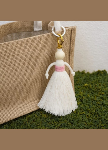 Набір макраме для рукоділля та плетіння брелока «Лялечка» для ключів і аксесуарів білий з рожевим No Brand (369802841)