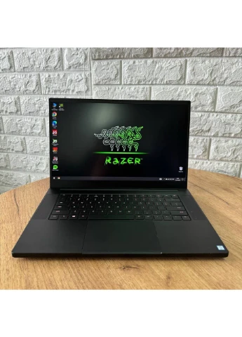 Ігровий ноутбук Blade 15 RZ09-0300 / 15.6" (1920x1080) IPS / Intel Core i7-9750H (6 (12) ядер по 2.6 - 4.5 GHz) / 16 GB DDR4 / Razer (398131551)